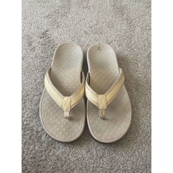 VIONIC flip flops size 9 - Picture 1 of 5